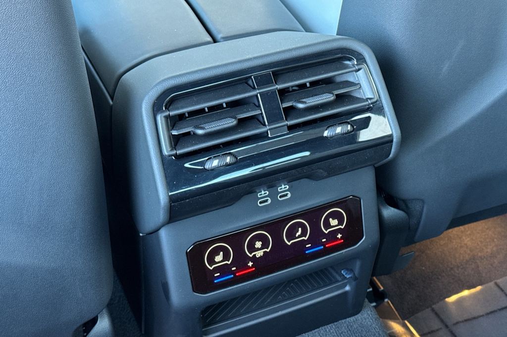 Thumbnail: 2025 BMW M5 - 22