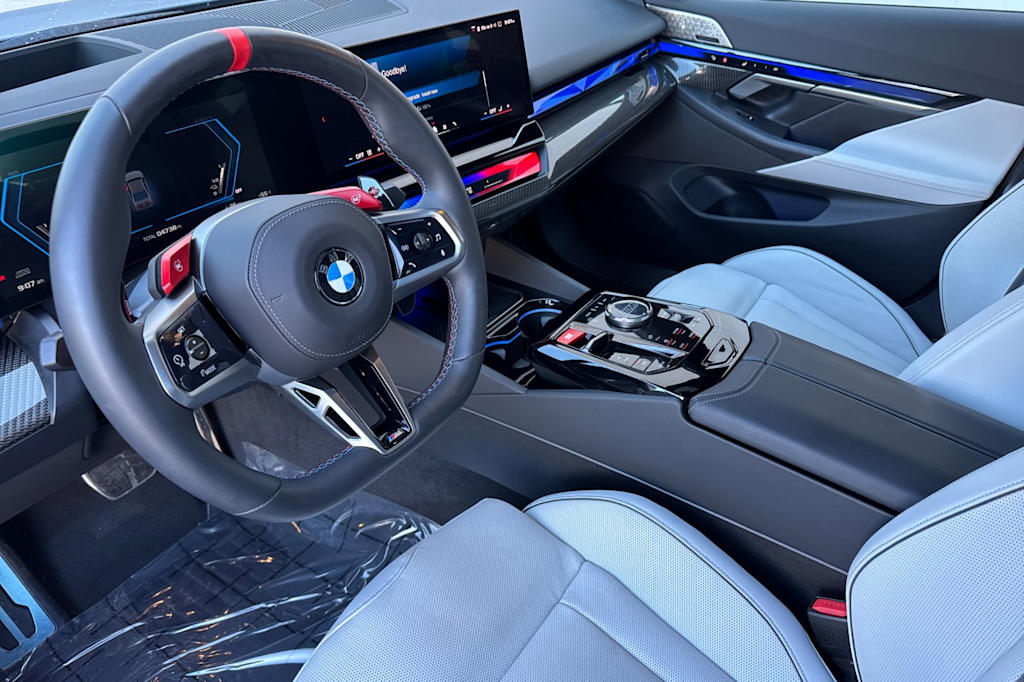 Thumbnail: 2025 BMW M5 - 9