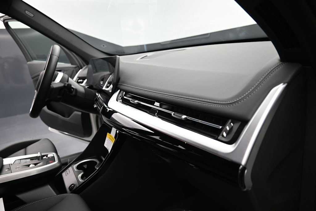 Thumbnail: 2026 BMW X1 - 6
