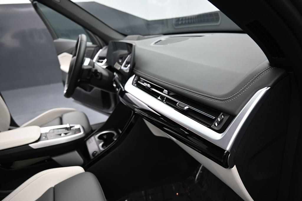 Thumbnail: 2026 BMW X1 - 6