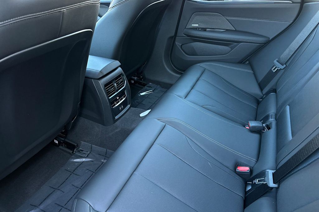 Thumbnail: 2025 BMW i4 - 10