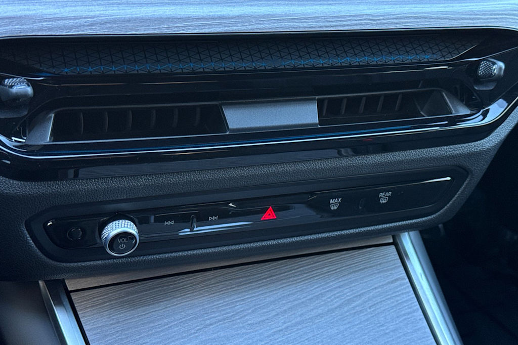 Thumbnail: 2025 BMW i4 - 27