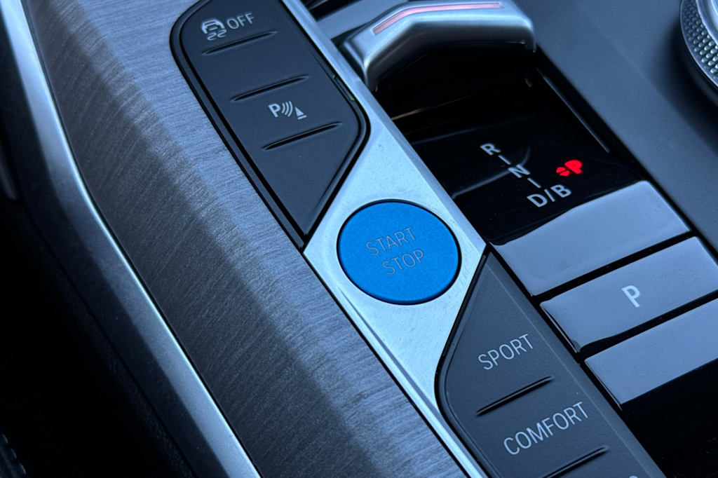 Thumbnail: 2025 BMW i4 - 16