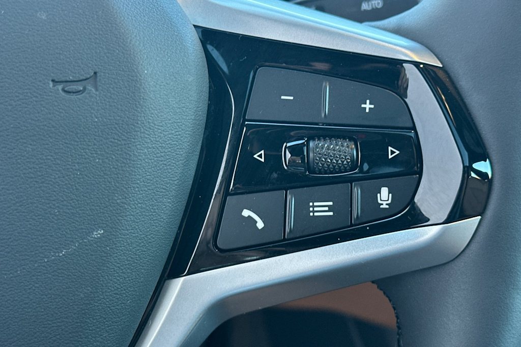 Thumbnail: 2025 BMW i4 - 30