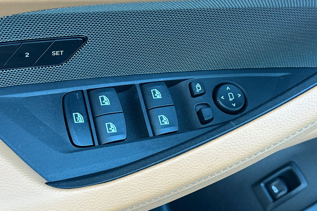 Thumbnail: 2025 BMW i4 - 21