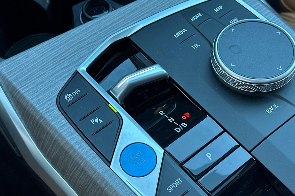 Thumbnail: 2025 BMW i4 - 14