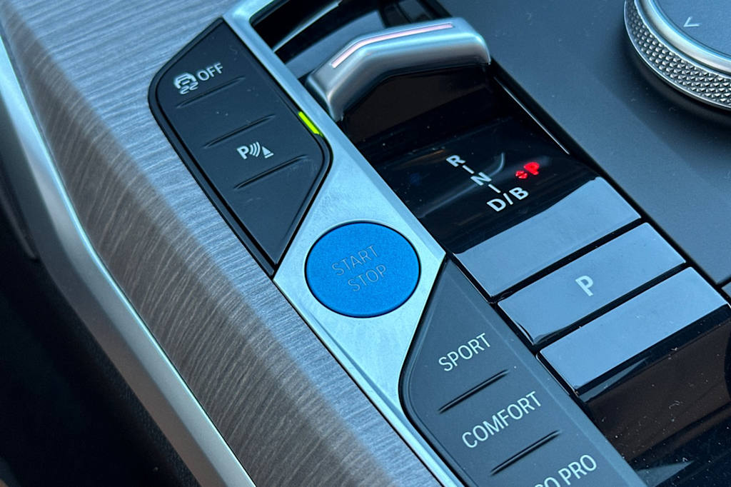 Thumbnail: 2025 BMW i4 - 27