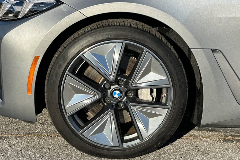 Thumbnail: 2025 BMW i4 - 8