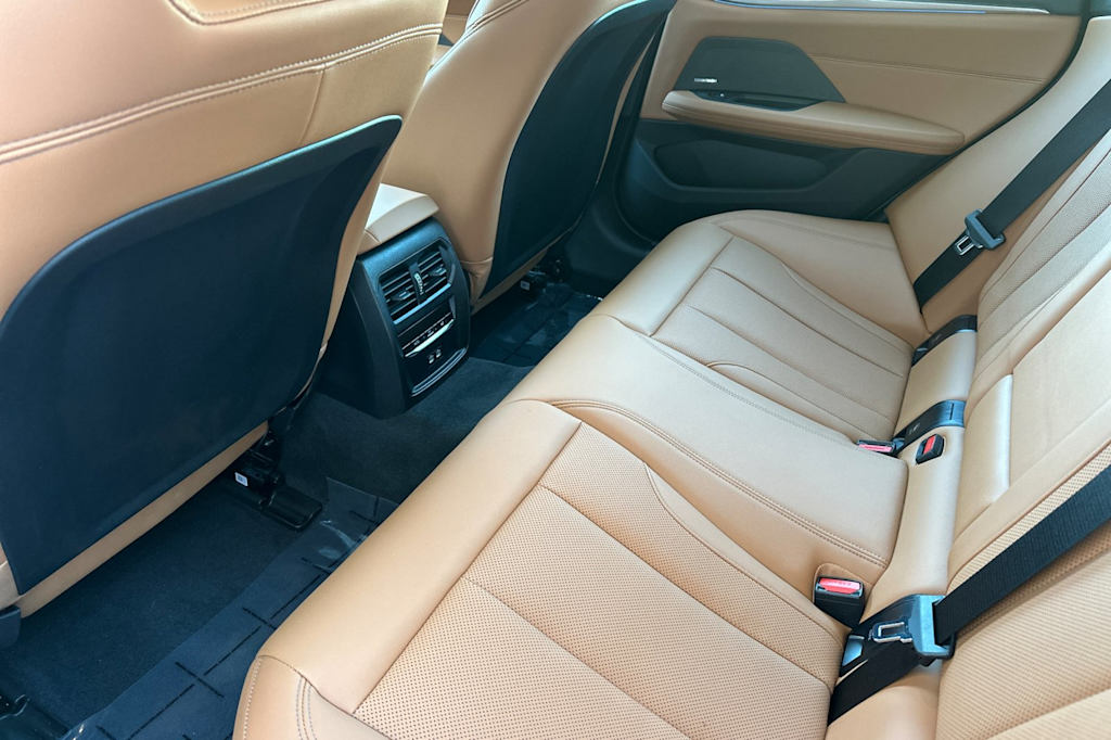 Thumbnail: 2025 BMW i4 - 10