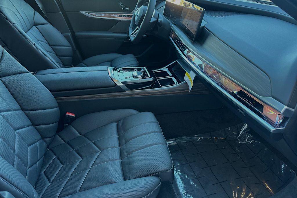 Thumbnail: 2024 BMW i7 - 10