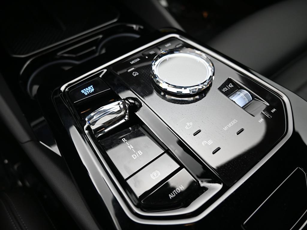 Thumbnail: 2026 BMW i5 - 10