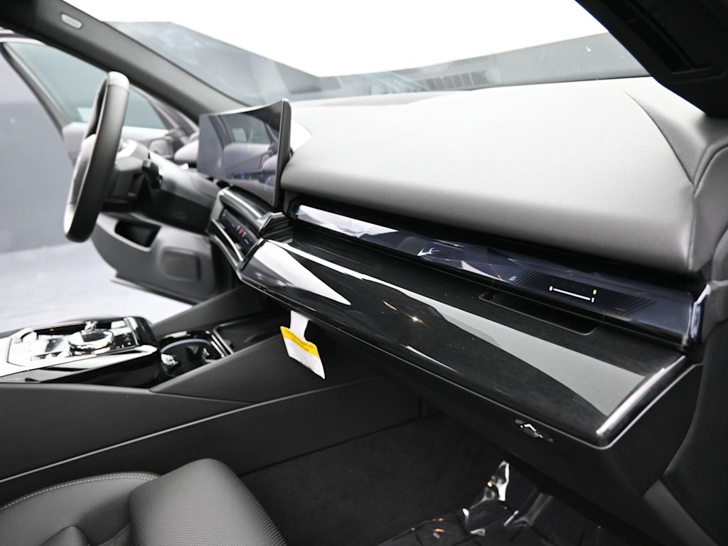 Thumbnail: 2026 BMW i5 - 7