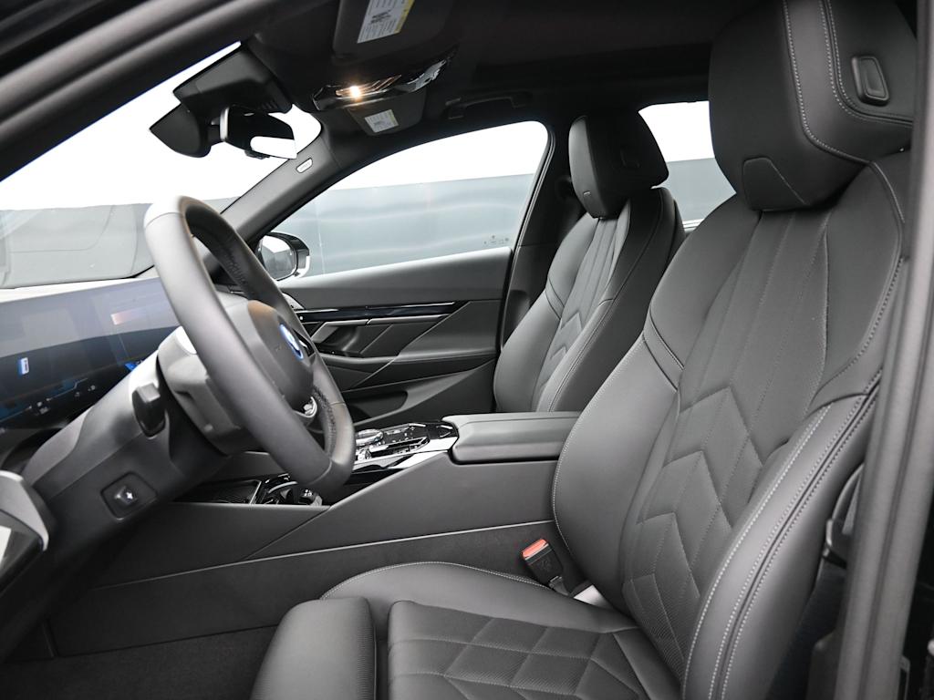 Thumbnail: 2026 BMW i5 - 8