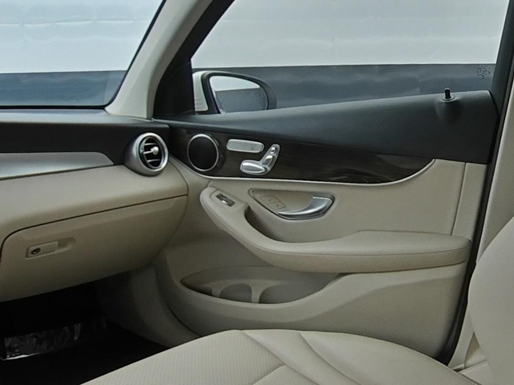 Thumbnail: 2019 Mercedes-Benz GLC - 31