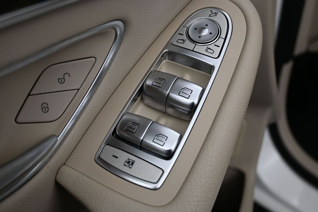 Thumbnail: 2019 Mercedes-Benz GLC - 21