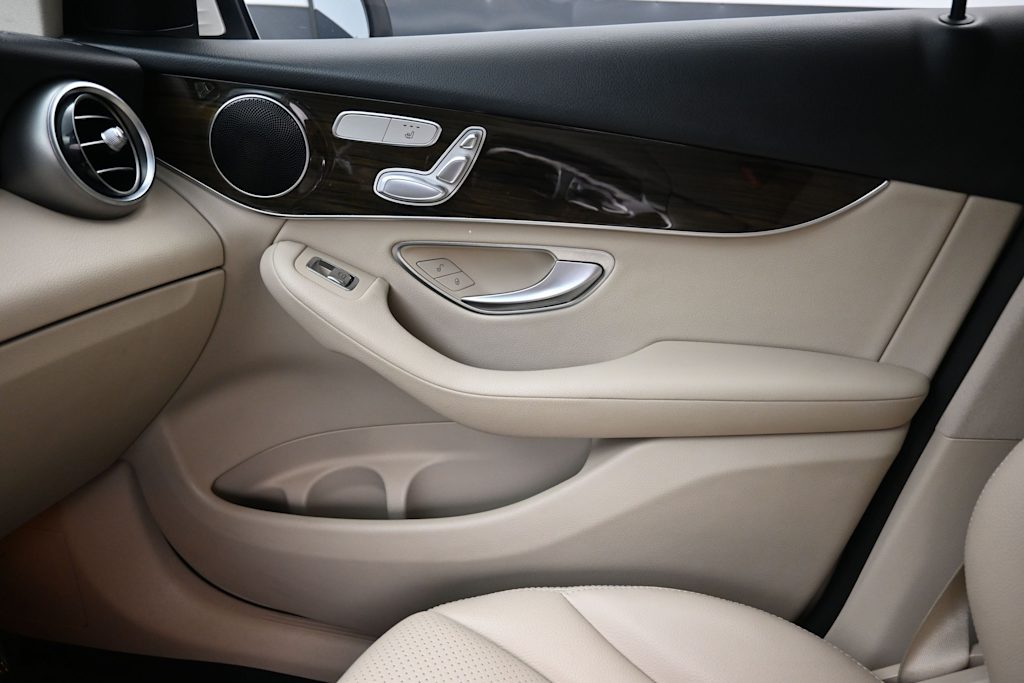 Thumbnail: 2019 Mercedes-Benz GLC - 24