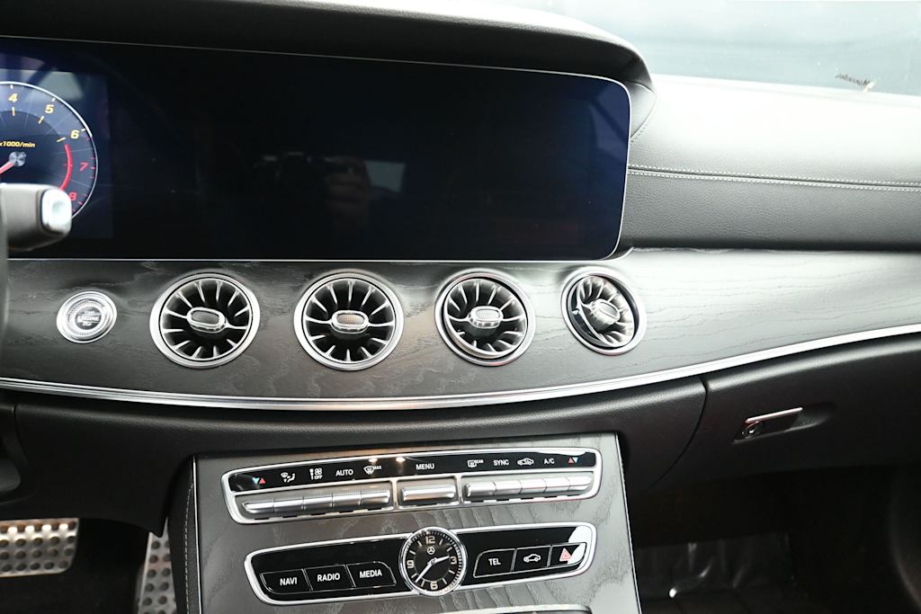 Thumbnail: 2020 Mercedes-Benz E-Class - 9