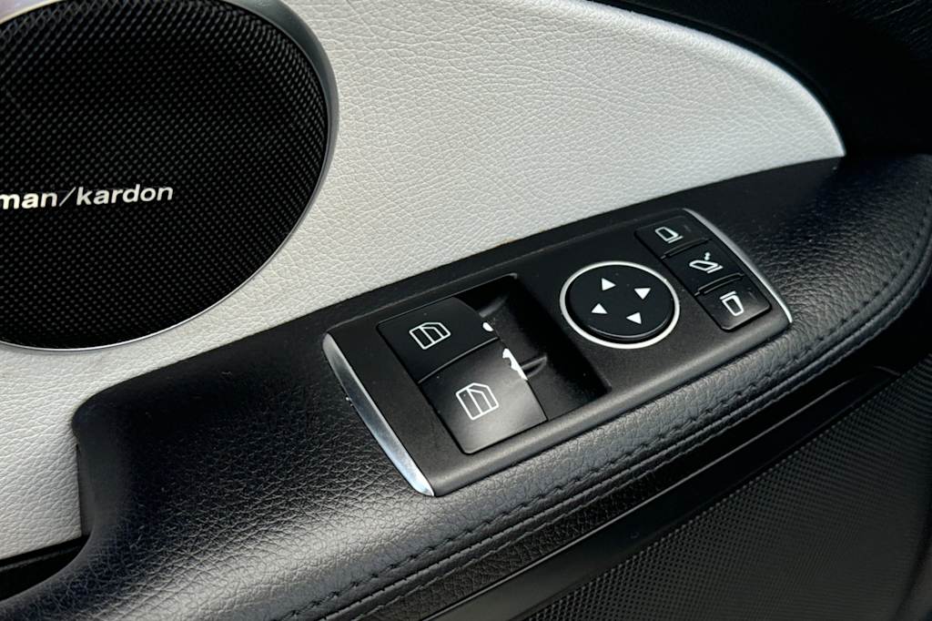 Thumbnail: 2014 Mercedes-Benz SLK - 19