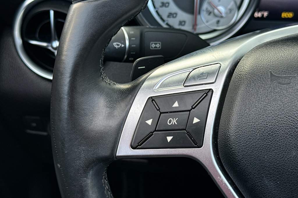 Thumbnail: 2014 Mercedes-Benz SLK - 25