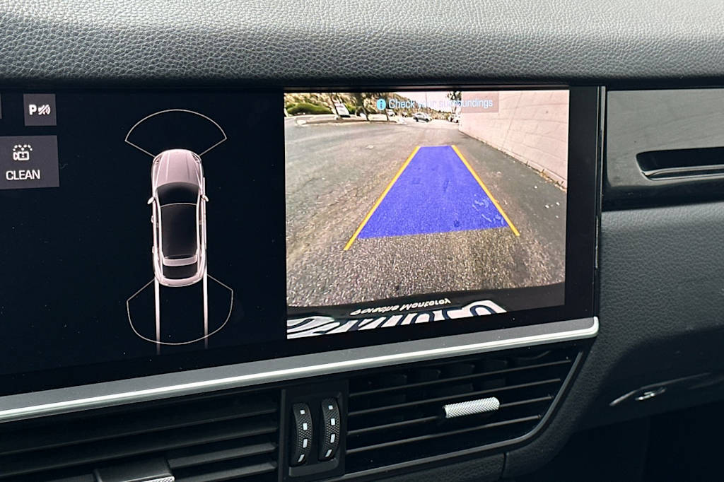 Thumbnail: 2020 Porsche Cayenne - 27