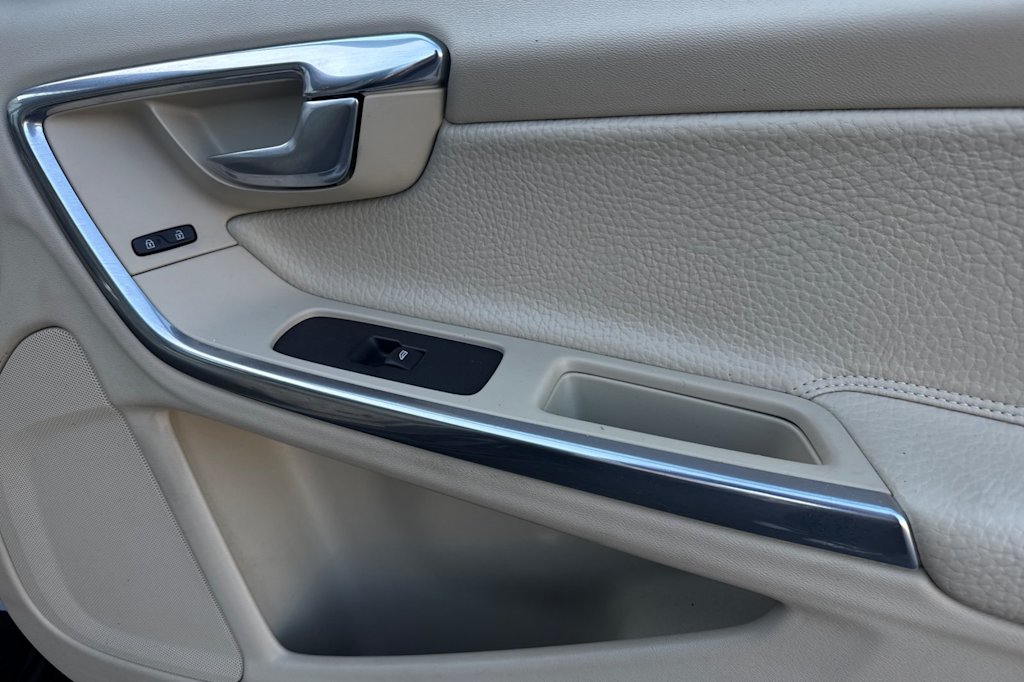 Thumbnail: 2013 Volvo S60 - 21