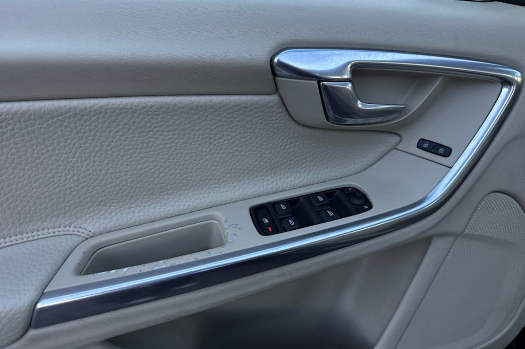 Thumbnail: 2013 Volvo S60 - 18