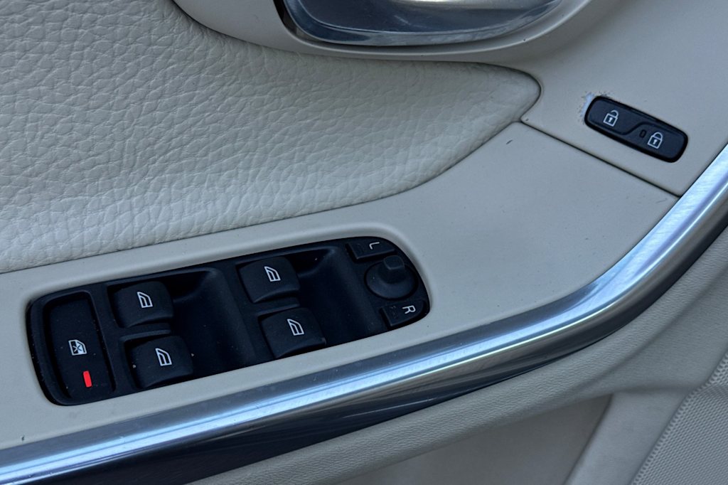 Thumbnail: 2013 Volvo S60 - 19