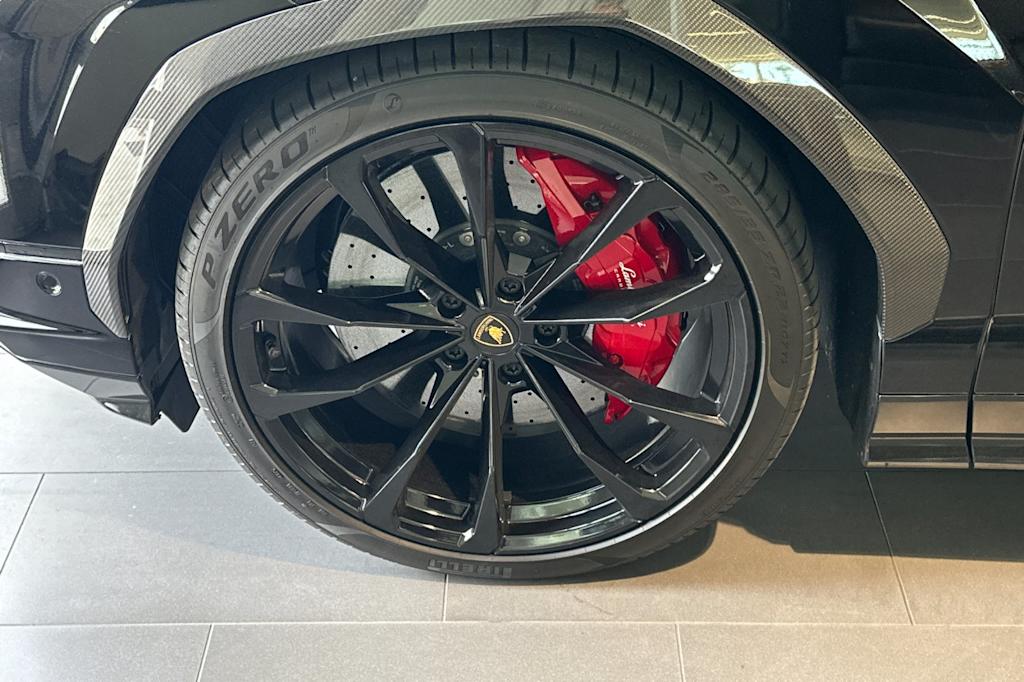 Thumbnail: 2023 Lamborghini Urus - 19