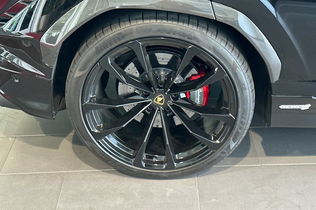 Thumbnail: 2023 Lamborghini Urus - 12