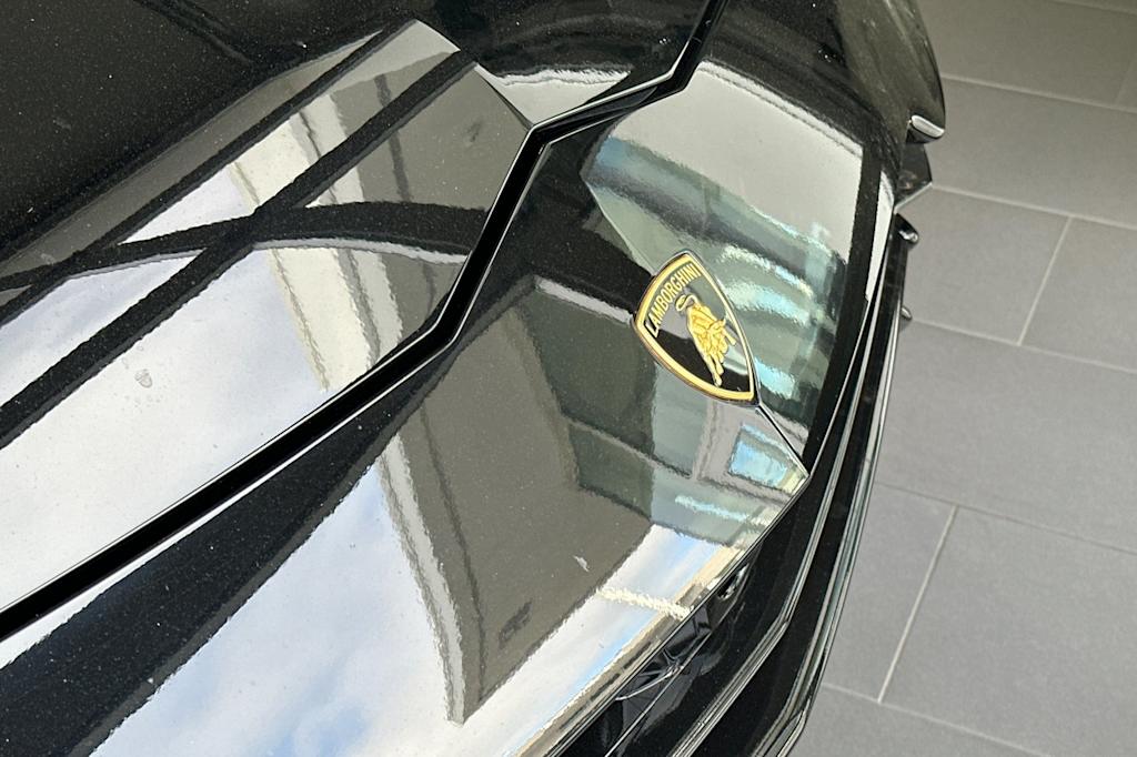 Thumbnail: 2023 Lamborghini Urus - 7