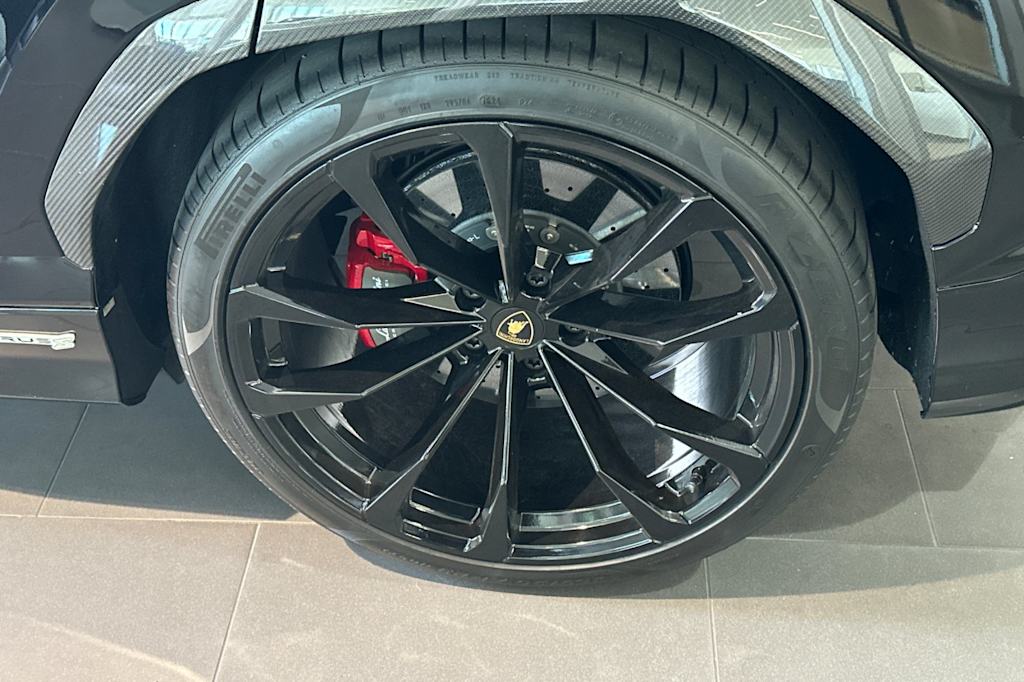 Thumbnail: 2023 Lamborghini Urus - 16