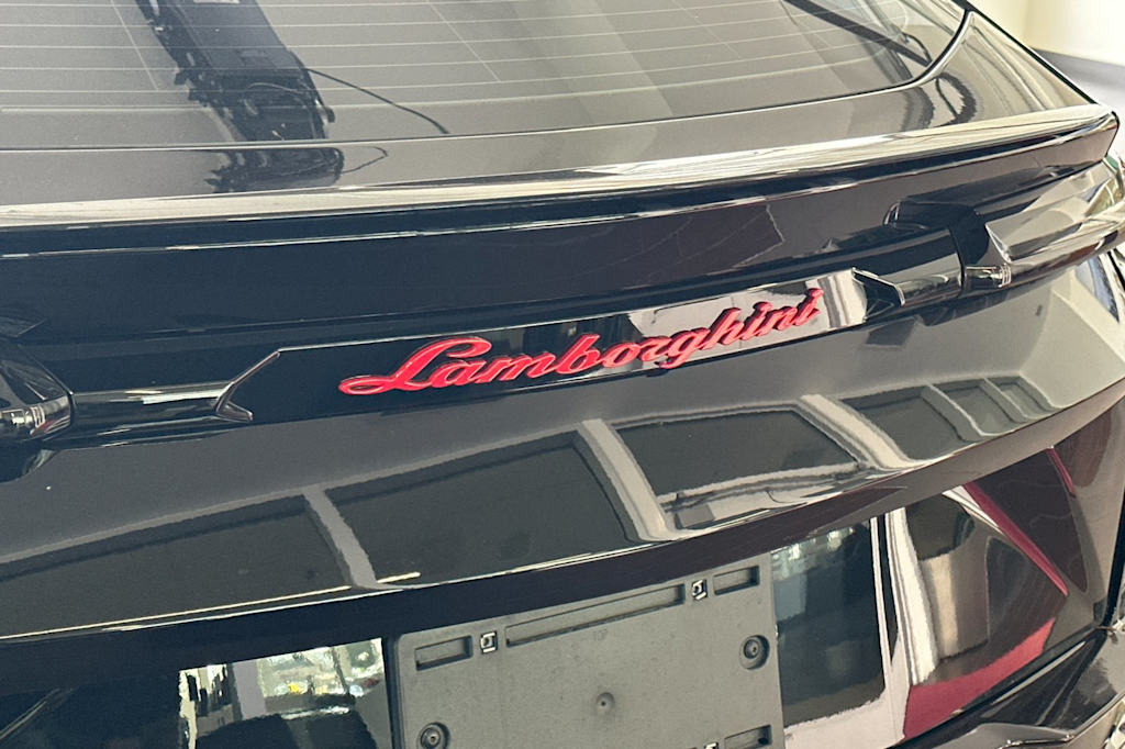 Thumbnail: 2023 Lamborghini Urus - 9