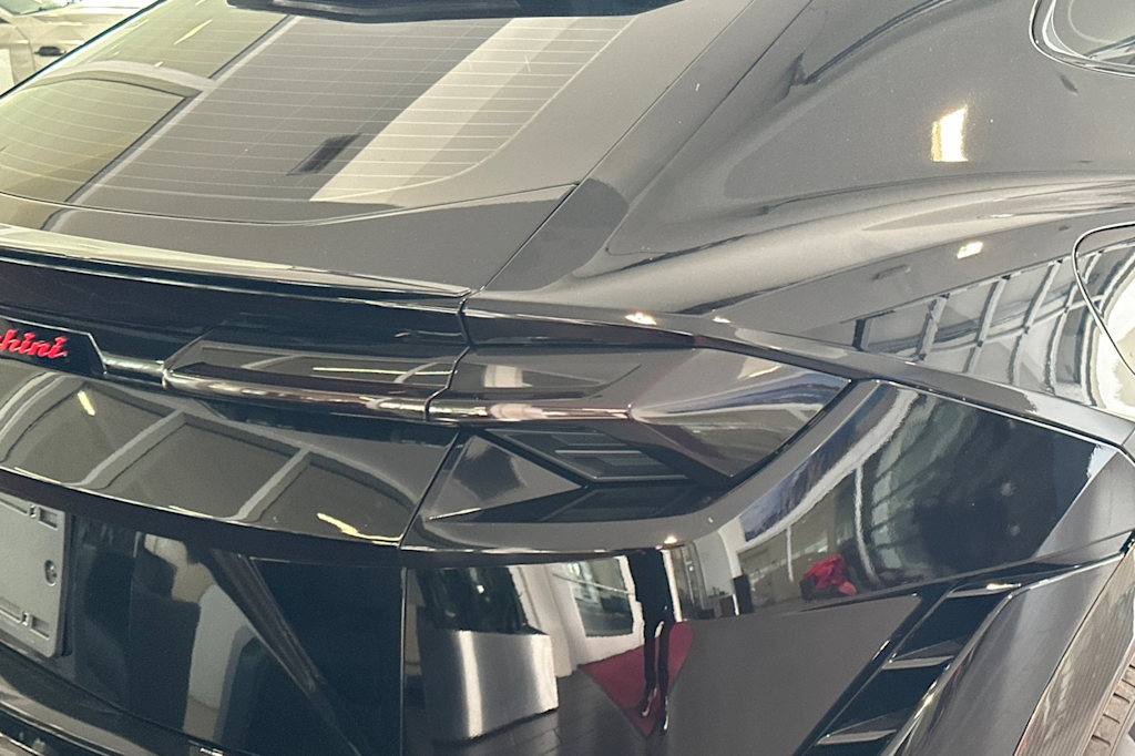Thumbnail: 2023 Lamborghini Urus - 15