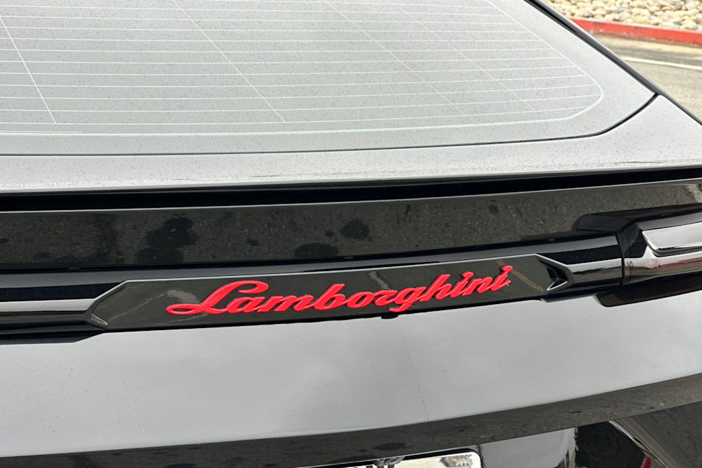 Thumbnail: 2023 Lamborghini Urus - 6