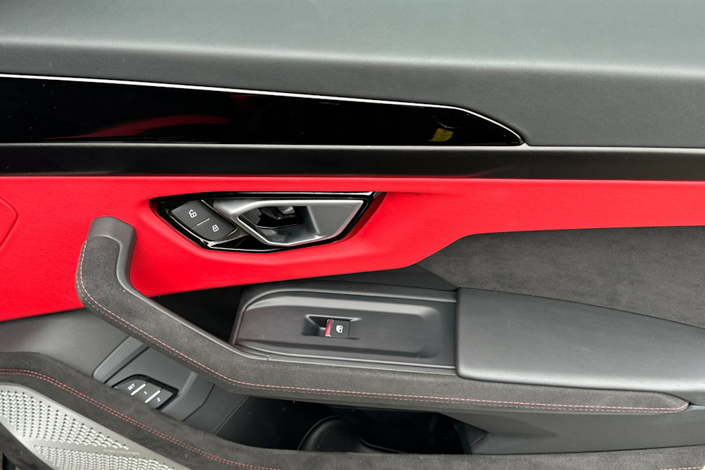 Thumbnail: 2023 Lamborghini Urus - 23