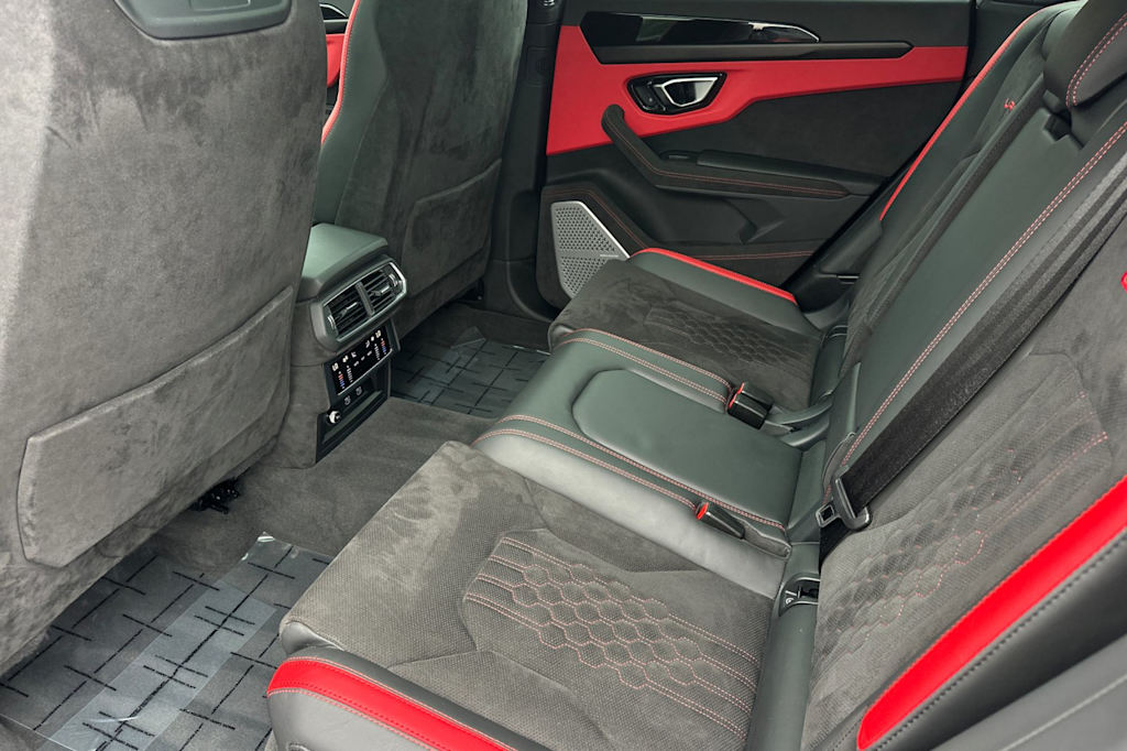 Thumbnail: 2023 Lamborghini Urus - 11