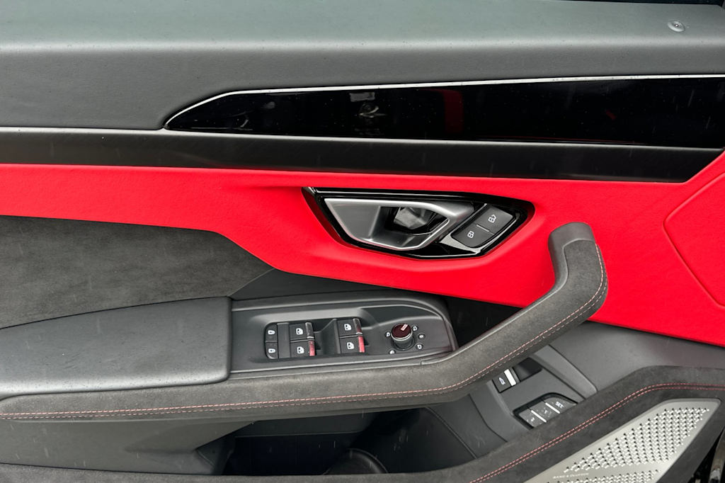 Thumbnail: 2023 Lamborghini Urus - 20