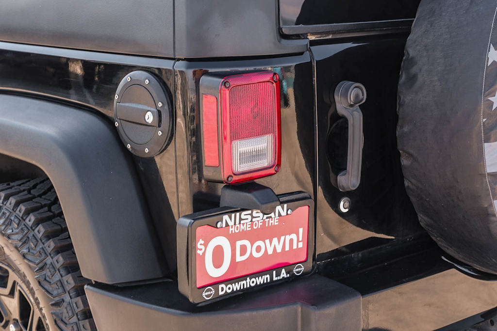 Thumbnail: 2016 Jeep Wrangler - 18
