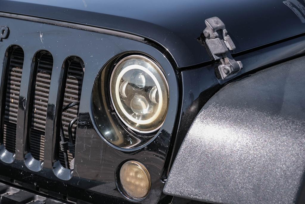 Thumbnail: 2016 Jeep Wrangler - 17