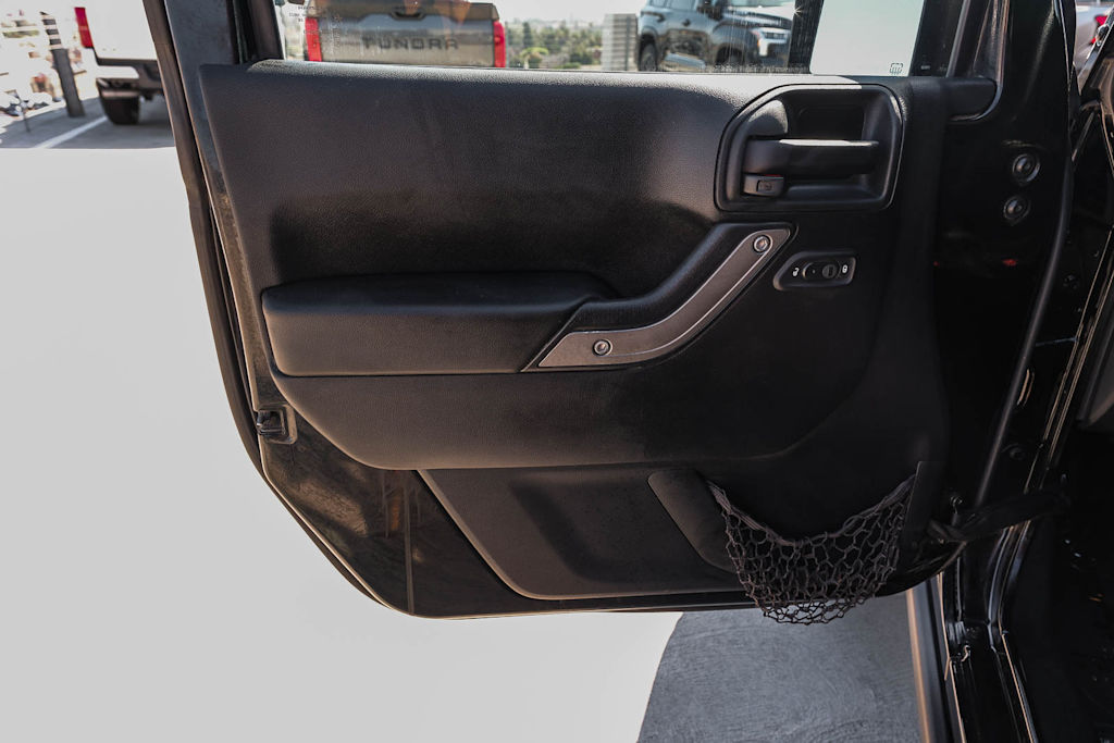 Thumbnail: 2016 Jeep Wrangler - 27