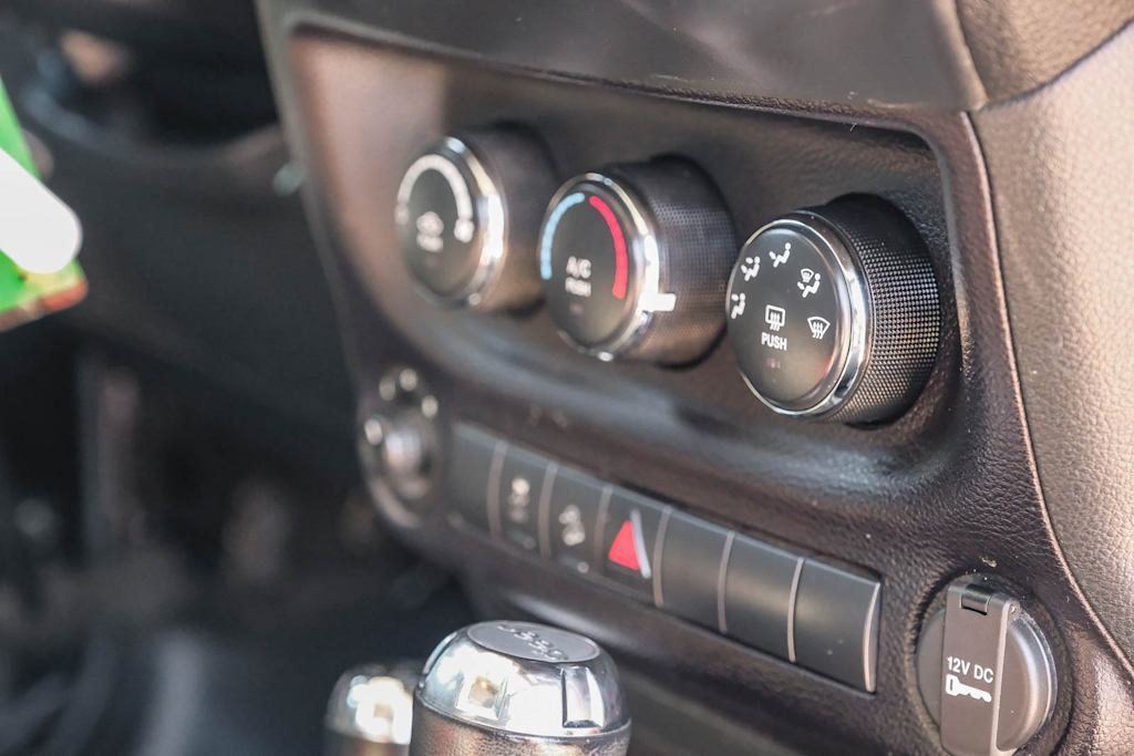 Thumbnail: 2016 Jeep Wrangler - 24