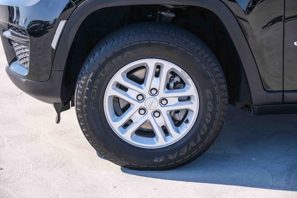 Thumbnail: 2024 Jeep Grand Cherokee - 17