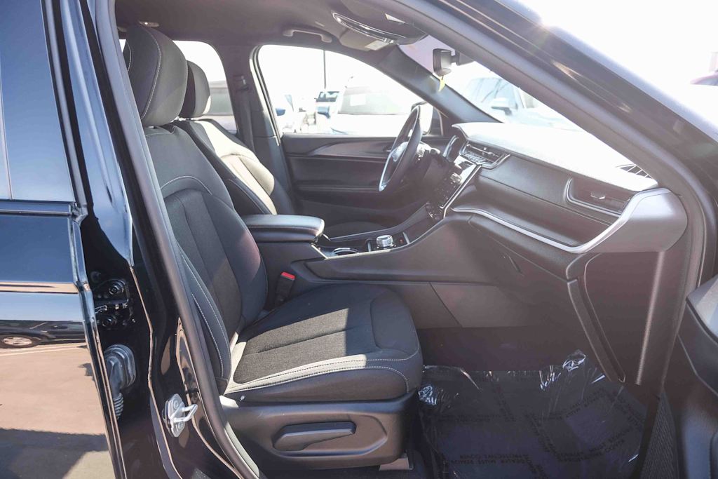 Thumbnail: 2024 Jeep Grand Cherokee - 7