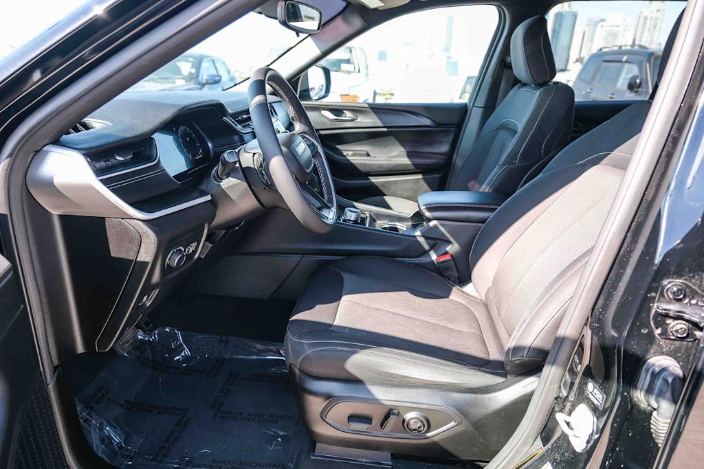 Thumbnail: 2024 Jeep Grand Cherokee - 8