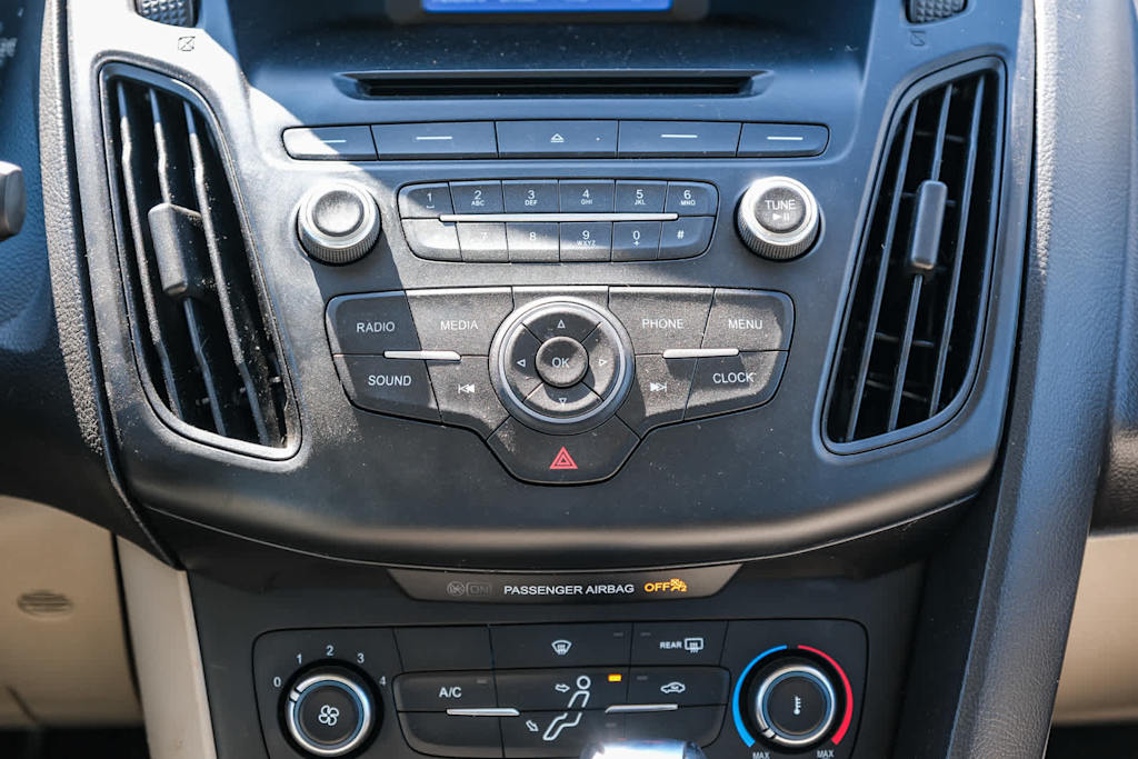 Thumbnail: 2015 Ford Focus - 21