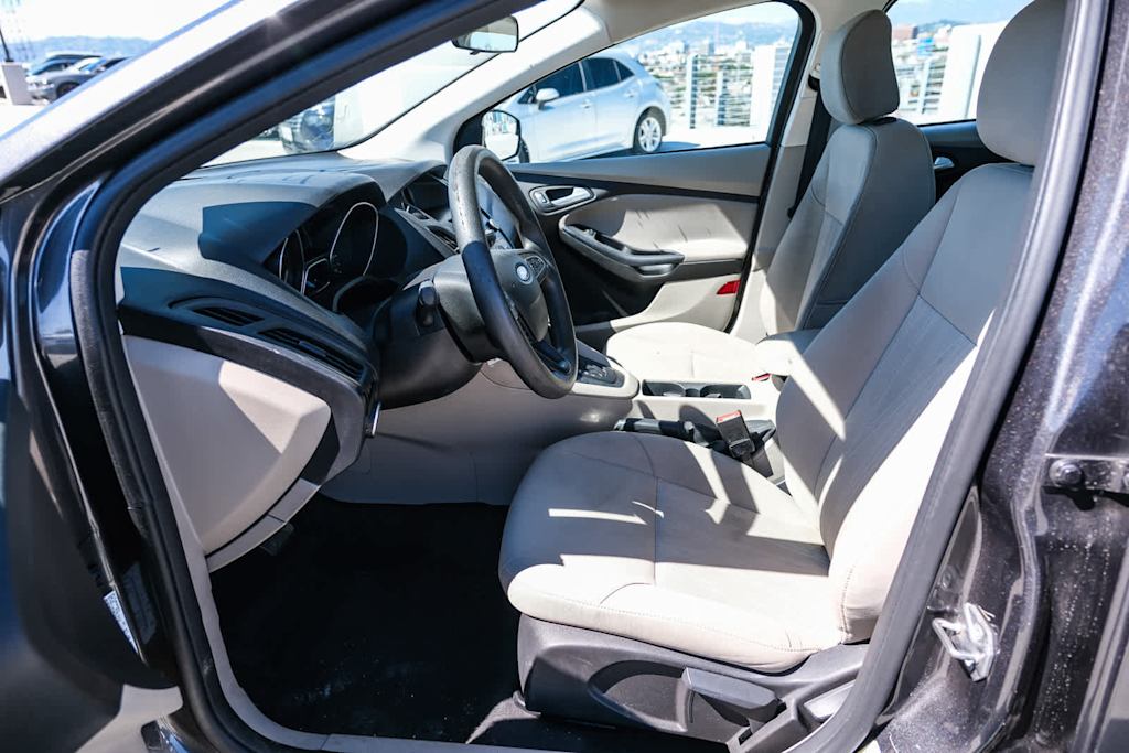 Thumbnail: 2015 Ford Focus - 9
