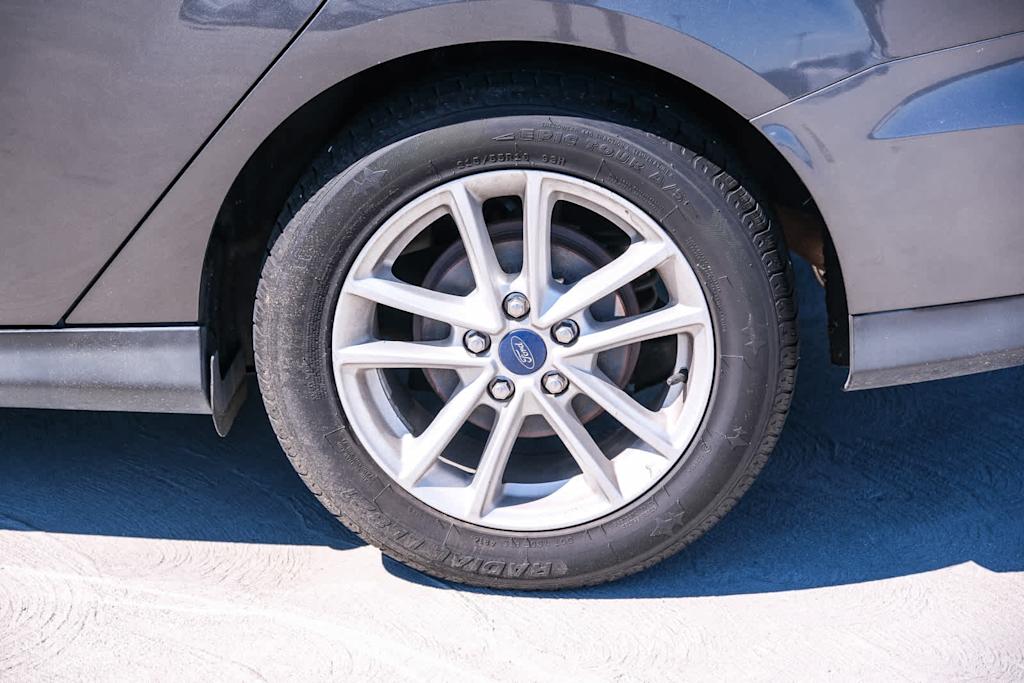 Thumbnail: 2015 Ford Focus - 6