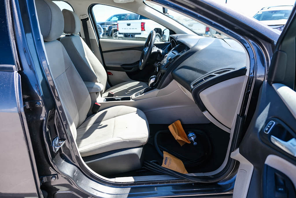 Thumbnail: 2015 Ford Focus - 8