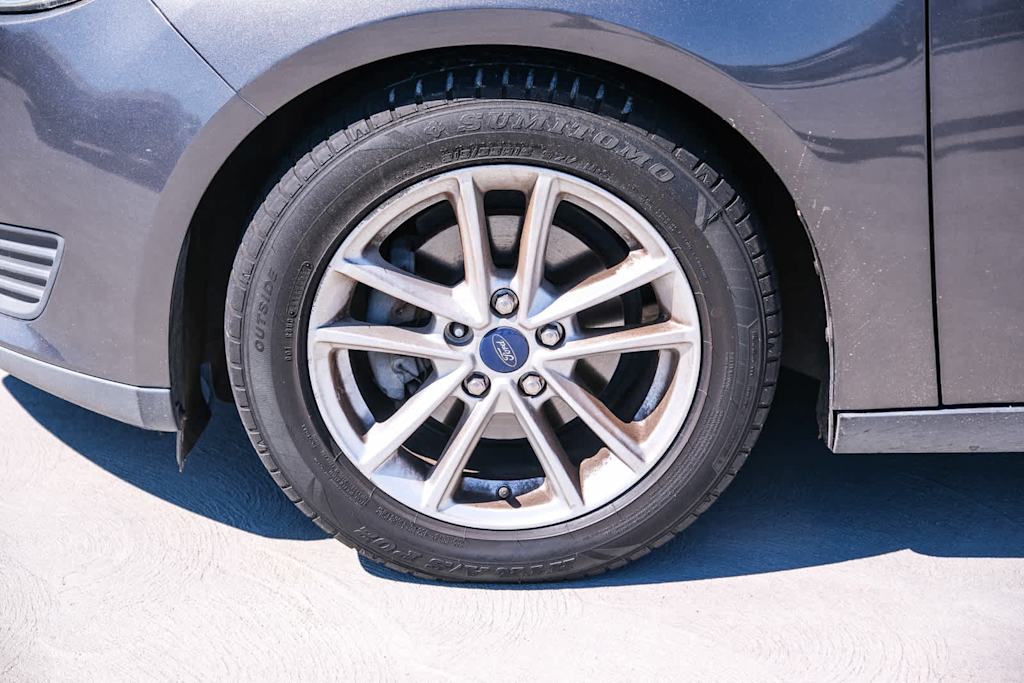 Thumbnail: 2015 Ford Focus - 18