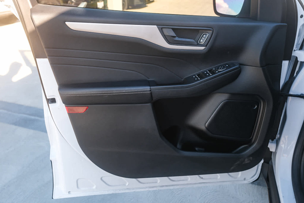 Thumbnail: 2022 Ford Escape - 23